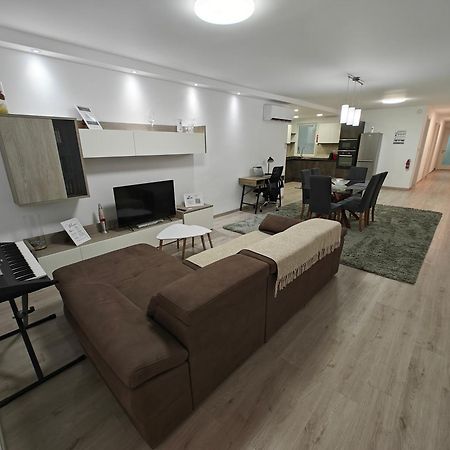 Modern Apartment With Large Outdoor Area - Sleeps 7, Close To Malta International Airport Luqa Exterior photo